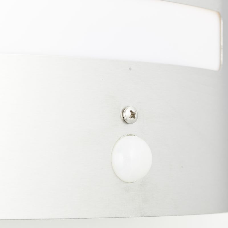Todd Stål utendørslampe Fra Brilliant - Todd er en allsidig vegglampe som både kan gi dekorativ fasadebelysning og skape trygghet ved inngangspartiet.