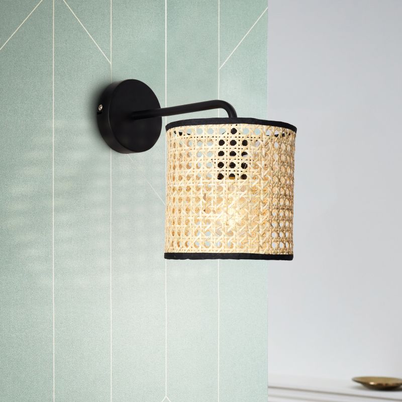 Wiley 30cm Natur vegglampe Fra Brilliant - Den passer like godt i stuer og soverom som i gangen og bidrar til en hyggelig atmosfære i hjemmet.
