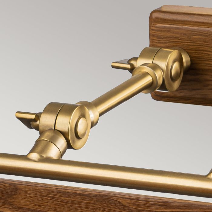 Winchfield 70cm Eik Fra Elstead Lighting - Tilgjengelig i antikk messing, matt sort og eik effekt på både skjermer og veggfester.