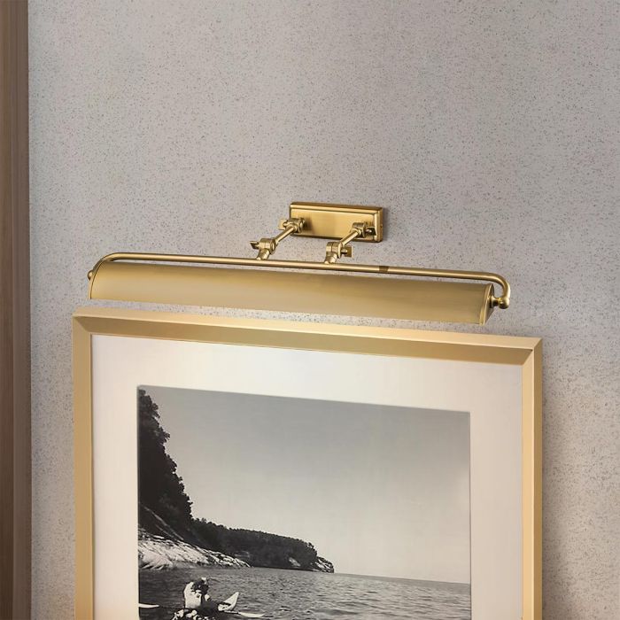 Winchfield 70cm Antikk messing Fra Elstead Lighting - Tilgjengelig i antikk messing, matt sort og eik effekt på både skjermer og veggfester.