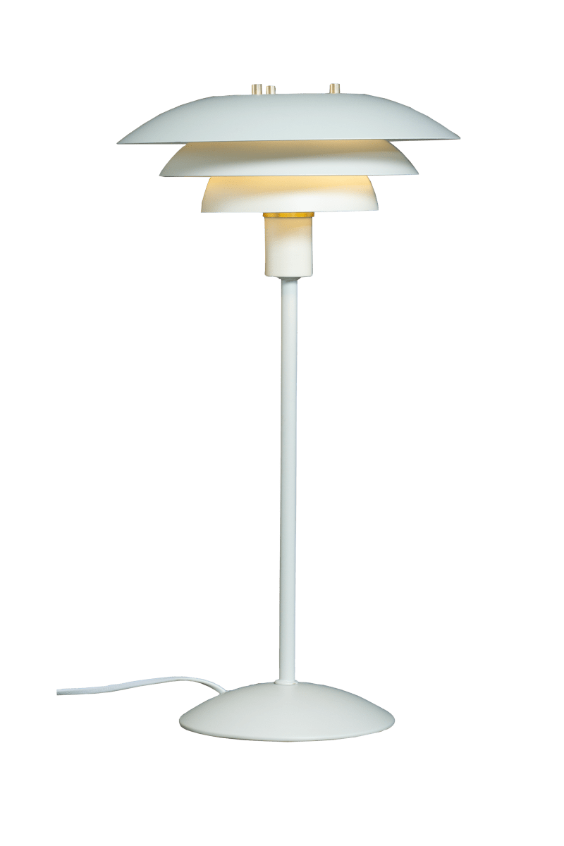 Zoom bilde av Epsilon 47cm Hvit bordlampe Fra Aneta Lighting - Epsilon bordlampe i klassisk design med et moderne uttrykk, har en tredelt metallskjerm som fordeler lyset p&aring; en fin m&aring;te og motvirker blending.