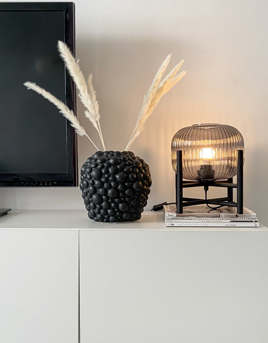 Vinda 32cm Svart bordlampe Fra Aneta Lighting - Plasser for eksempel i gangen, i vinduet, p&aring; skuffen i stuen eller p&aring; nattbordet som nattlampe.
