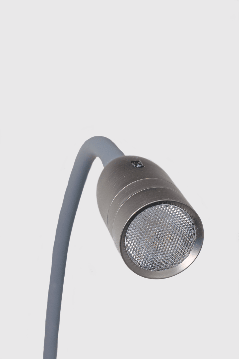 Sensilo Tinn/grå leselampe Fra Aneta Lighting - Lyskontroll (av/p&aring;/dimming) gj&oslash;res med den geniale sensoren som er lett tilgjengelig p&aring; lampehodet.